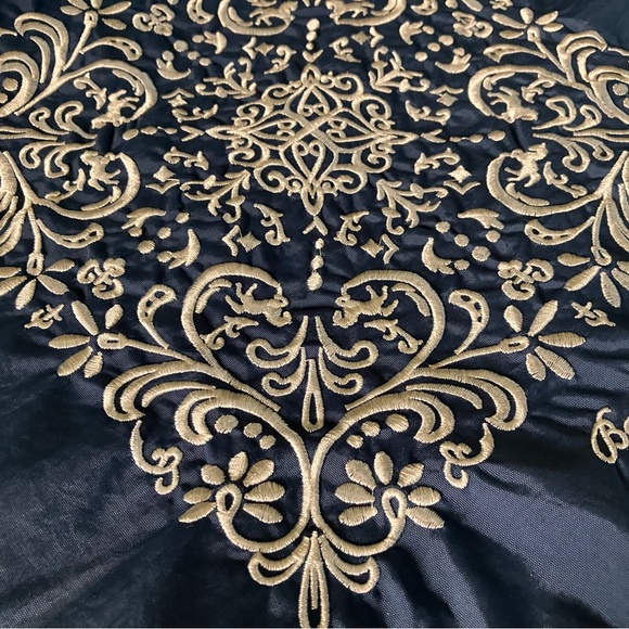 Ball & Chain Hand Bag - Picture 4 of 5